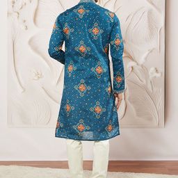 VASTRAMAY Men Bandhani Printed Regular Sequinned Kurta with Trousers & With Dupatta image 5