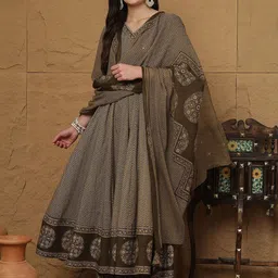 KIMAYRA Chevron Printed V-Neck Anarkali Kurta with Trousers With Dupatta-picture-29