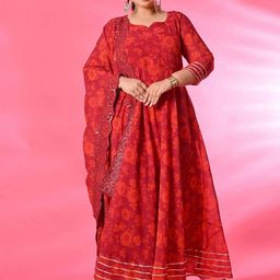 PrettyPlus by Desinoor.com Plus Size Floral Printed Gotta Patti Georgette Kurta & Dupatta-image-49