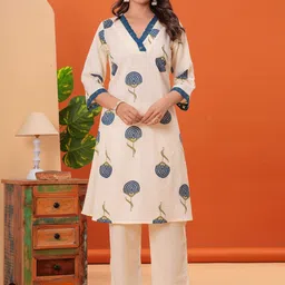 GULABI LEAF Printed V Neck Pure Cotton Top With Palazzo Co-Ords-image-27