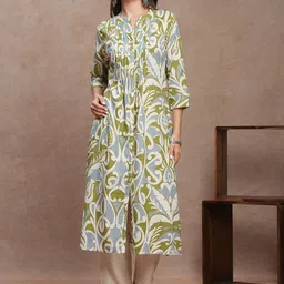 FASHOR Women Floral Printed Pleated Pure Cotton Kurta with Trousers-32