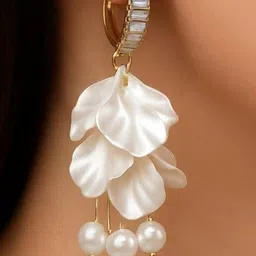 ISHTAARA Women Gold-Plated Leaf Shaped Drop Earrings-picture-4