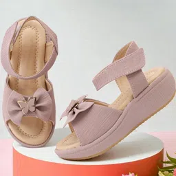 Freeplay Girls Freeplay Low Wedge Chic Sandals-picture-28