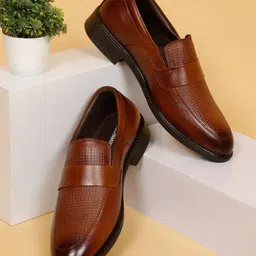 Kosher Men Textured Leather Formal Loafers-image-3
