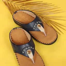 BIG BIRD FOOTWEAR Women Ethnic One Toe Flats-image-45