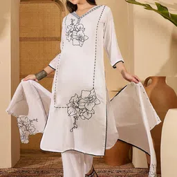 Sangria Floral Embroidered Thread Work Pure Silk Straight Kurta & Trousers With Dupatta-40
