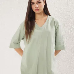 Trendyol Women Mandarin Collar Extended Sleeves Pockets T-shirt-image-35
