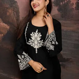 House of Pataudi Floral Embroidered Flared Sleeves Round Neck Straight Kurta With Trousers-image-16