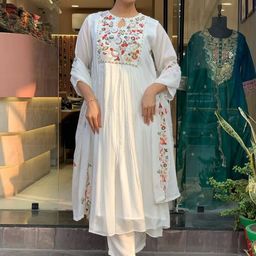 DIVASTRI Women Floral Embroidered Tiered Thread Work Kurta with Trousers & With Dupatta-picture-42