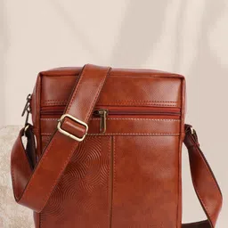Fashion twist Unisex Textured Messenger Bag-picture-8