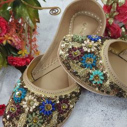 Fulkari Women Embellished Ethnic Mojaris Flats-image-101