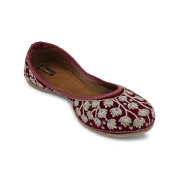 DESI COLOUR Women Embellished Ethnic Mojaris with Embroidered Flats-image-29