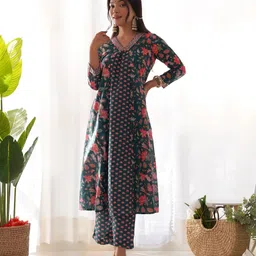 DRESOUL Floral Printed V-Neck Three-Quarter Sleeves Kurta with Palazzos image 4
