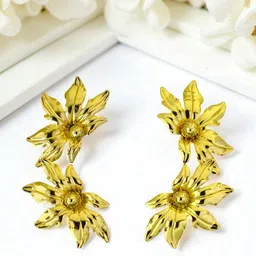 AVANT-GARDE PARIS Gold-Plated Artificial Beaded Floral Shaped Drop Earrings-picture-8