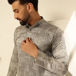 SOJANYA Men Printed Regular Kurta with Pyjamas image 2