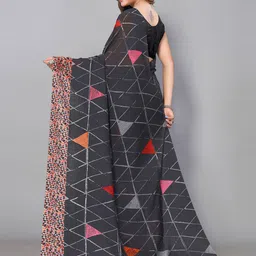DIVASTRI Geometric Printed Grey Saree image 3