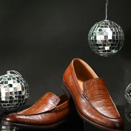 Overdrive Men Leather Textured Formal Loafers-picture-45