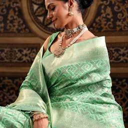 Libas Ethnic Motifs Woven Design Zari Saree-picture-18