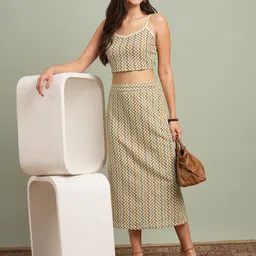 Globus Women Off White V-Neck Shoulder Strap Abstract Print Crop Top With Skirt Co-Ords-4
