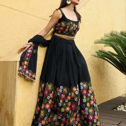 Warthy Ent Embroidered Thread Work Semi-Stitched Lehenga & Unstitched Blouse With Dupatta image 3