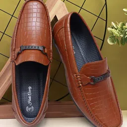 HEELS COUNTY Men Perforations Loafers-picture-28