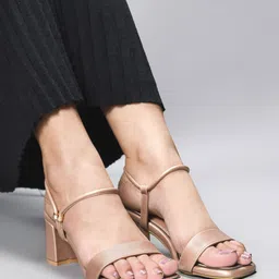 SHUZ TOUCH Women Open Toe Block Heels-6