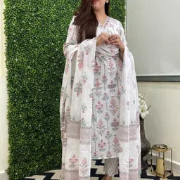 1 Stop Fashion Floral Printed Kurta with Trousers & Dupatta-24