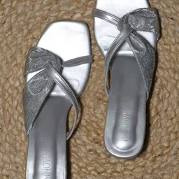UMNOVE Women Textured Party Kitten Sandals-24