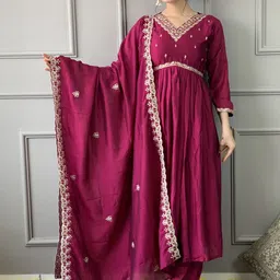 HERE&NOW Women Ethnic Motifs Embroidered Empire Thread Work Pure Silk Kurta with Trousers & With Dupatta-picture-24