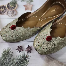 Fulkari Women Embellished Ethnic Mojaris Flats-picture-48