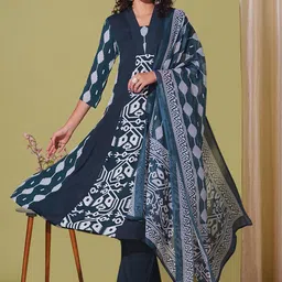 DIVASTRI Ethnic Motifs Printed V-Neck A-Line Kurta With Trousers & Dupatta-picture-27
