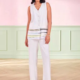 AND V-Neck Shirt With Trousers-81