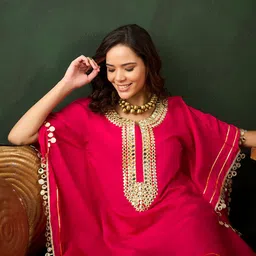 Sangria Fuchsia Geometric Embroidered Round Neck Mirror Work Kaftan With Trousers-picture-27