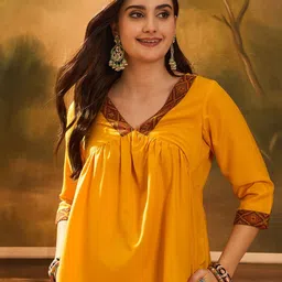 Sangria Self Design V-Neck Top-picture-57