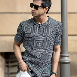 Powerlook Men Black & White Maze Printed Henley Neck T-shirt-image-16
