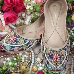 Fulkari Women Embellished Ethnic Mojaris-picture-22