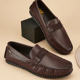 Duke Men Textured 360 Flexible Loafers-picture-17