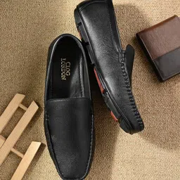 CLOG LONDON Men Textured Leather Loafers-77