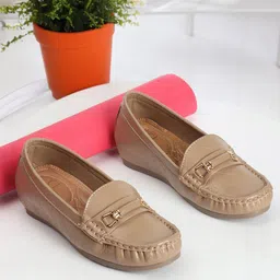 Carlton London Women Round Toe Lightweight Loafers-picture-21