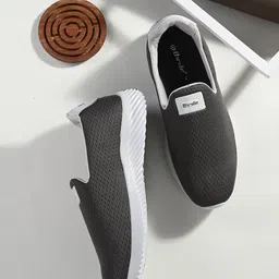 BIRDE Men Woven Design Comfort Insole Mesh Contrast Sole Slip-On Sneakers-54