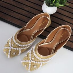 Retro Walk Women Embellished Ethnic Mojaris with Bows Flats-57