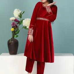 FASHION DREAM Girls Floral Embroidered Regular Sequinned Velvet Kurta with Trousers-picture-55