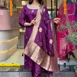 GoSriKi Women Regular Kurta with Trousers & With Dupatta-34