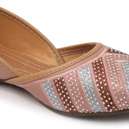 Ethnic Embroidred Jutis and Mojaris Bellies For Women-image-0