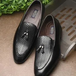 Egoss Men Textured Round Toe Leather Formal Loafers-image-47