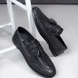 Styli Men Textured Round Toe Comfort Insole Genuine Leather Tassel Loafers-image-80
