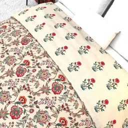 THE WHITE MOSS Off White & Green Floral AC Room 150 GSM Single Bed Quilt-image-56