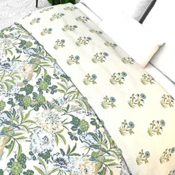 THE WHITE MOSS Cream-Coloured & Green Floral AC Room 150 GSM Single Bed Quilt-image-10