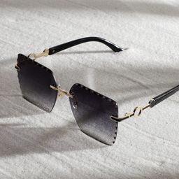HAUTE SAUCE by  Campus Sutra Women Oversized Sunglasses with Polarised Lens AW23_HSSG2298-25