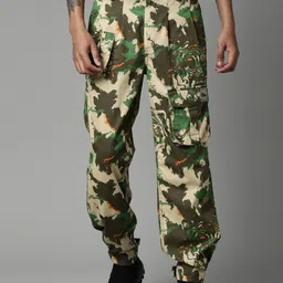 Breakbounce Men Olive Green Camouflage Printed Cotton Relaxed Loose Fit Cargos Trousers-image-14